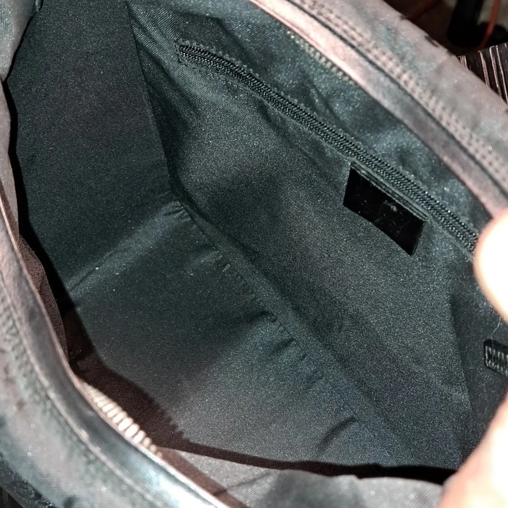 Gucci GG Canvas Shoulder Bag with COA EUC - Picture 15 of 17